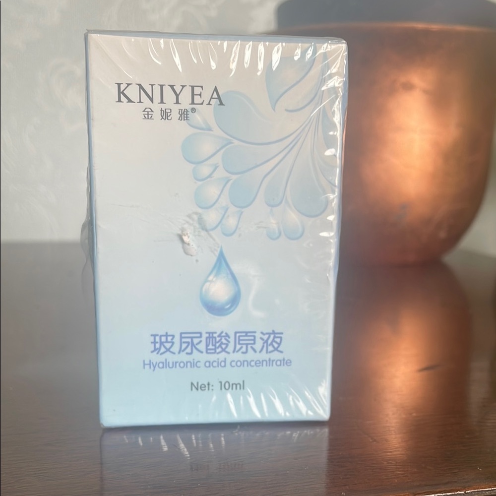 Hyaluronic Acid Concentrate Serum - White